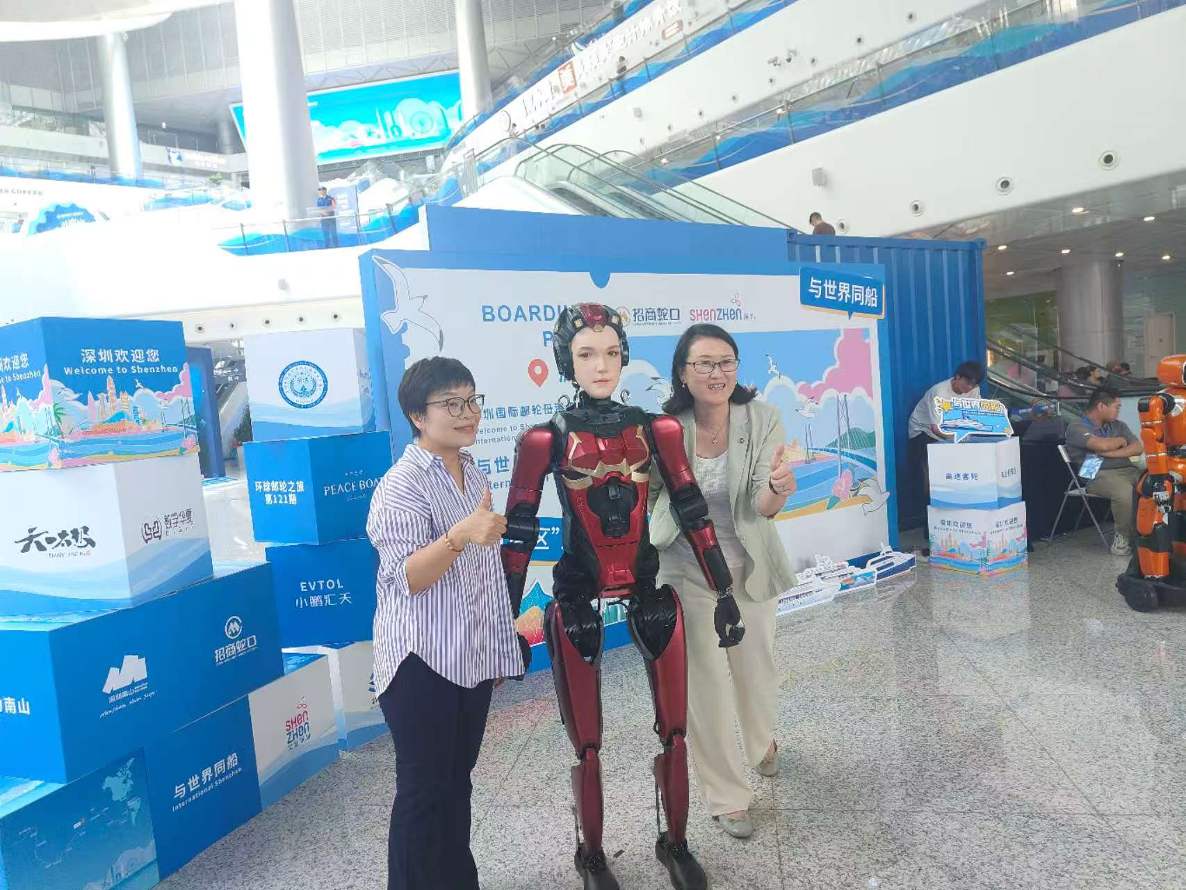 夏澜和弟弟星行侠闪现深圳国际邮轮中心！